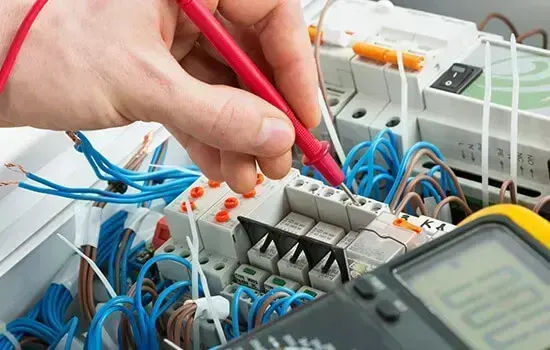 Professional electrician in Holloway
